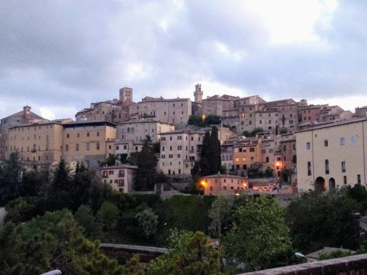 Апартаменты La Torre Del Conte,Free Wi-Fi, Amazing View Монтепульчано Экстерьер фото